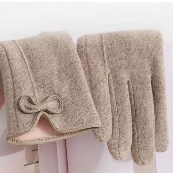 Luxury Cashmere Merino Wool Gloves Classic Beige Driving Winter mittens with bow - Picture 7 of 11